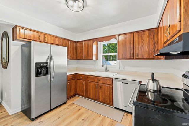 9504 Manor Woods Road, Fort Wayne, IN 46804