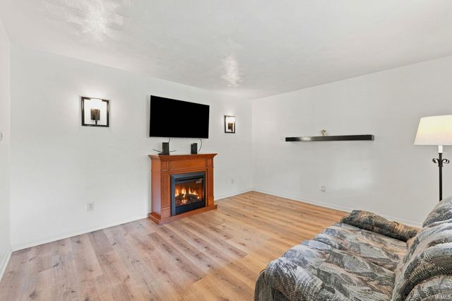 9504 Manor Woods Road, Fort Wayne, IN 46804
