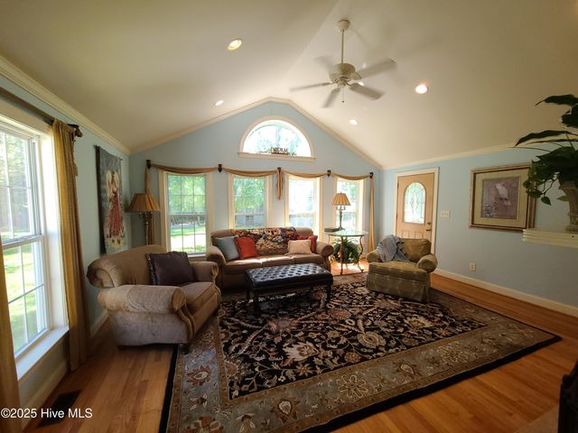 1957 Country Squire Road, Kinston, NC 28504