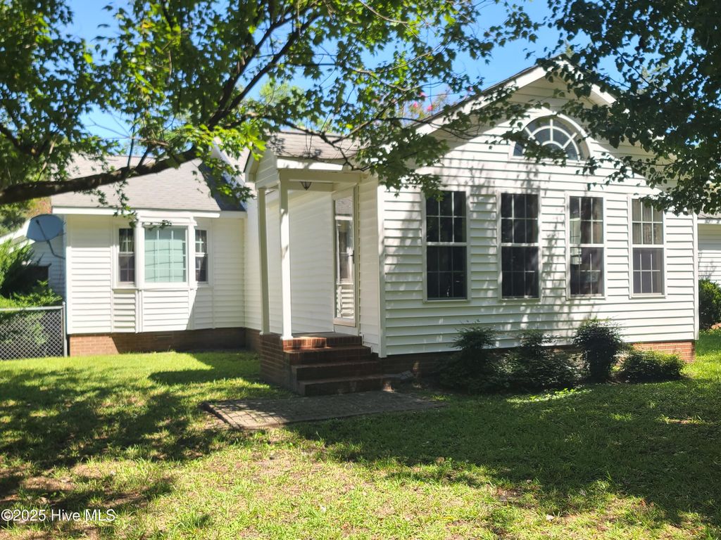 1957 Country Squire Road, Kinston, NC 28504