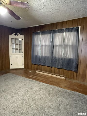 22 Knox Rd 1800 N, Galesburg, IL 61401