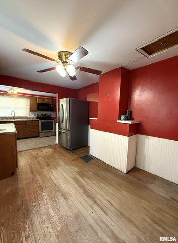 22 Knox Rd 1800 N, Galesburg, IL 61401