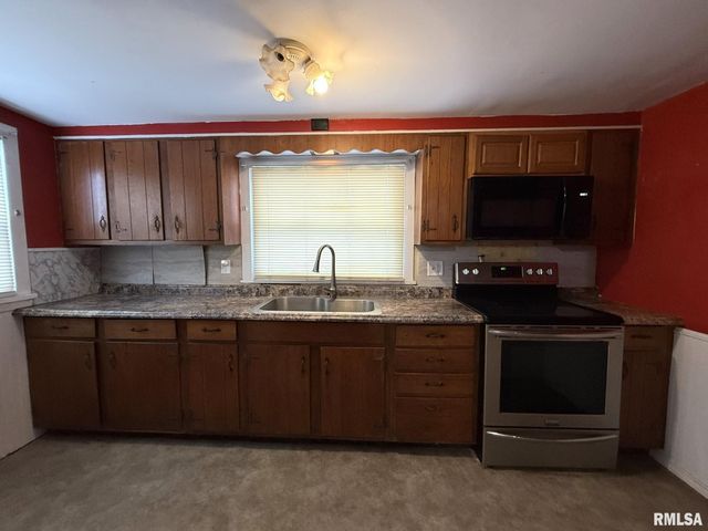 22 Knox Rd 1800 N, Galesburg, IL 61401