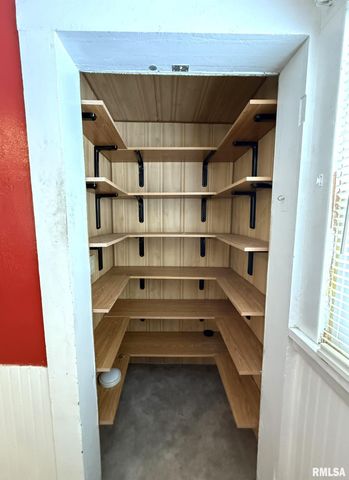 22 Knox Rd 1800 N, Galesburg, IL 61401