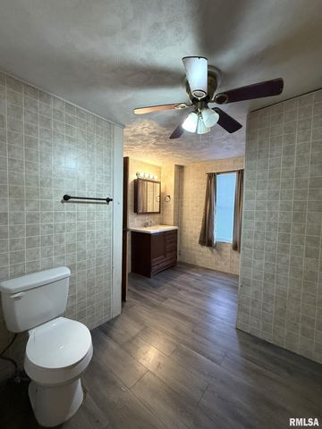 22 Knox Rd 1800 N, Galesburg, IL 61401