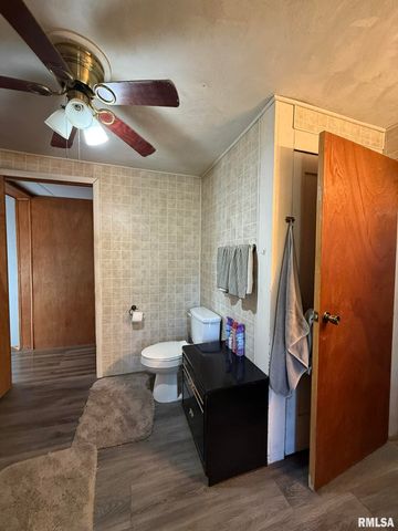 22 Knox Rd 1800 N, Galesburg, IL 61401