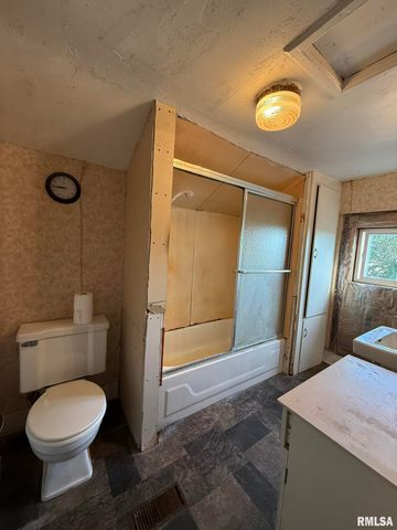 22 Knox Rd 1800 N, Galesburg, IL 61401