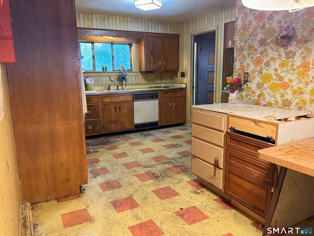 72 Grenelle Street, Bridgeport, CT 06606