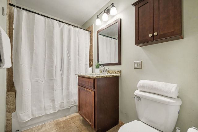 1249 W Roscoe Street 1, Chicago, IL 60657