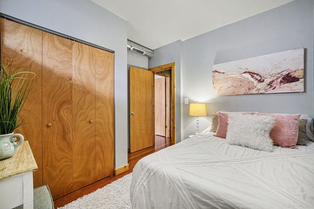1249 W Roscoe Street 1, Chicago, IL 60657