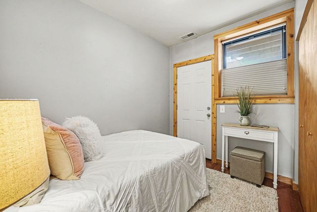 1249 W Roscoe Street 1, Chicago, IL 60657