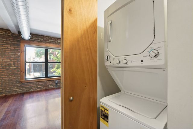 1249 W Roscoe Street 1, Chicago, IL 60657