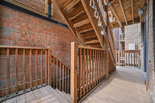 1249 W Roscoe Street 1, Chicago, IL 60657