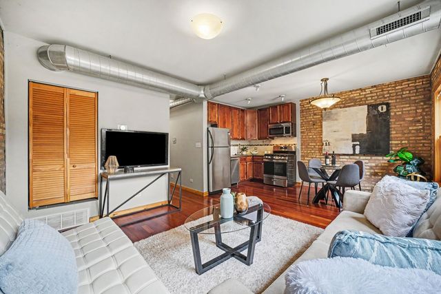 1249 W Roscoe Street 1, Chicago, IL 60657