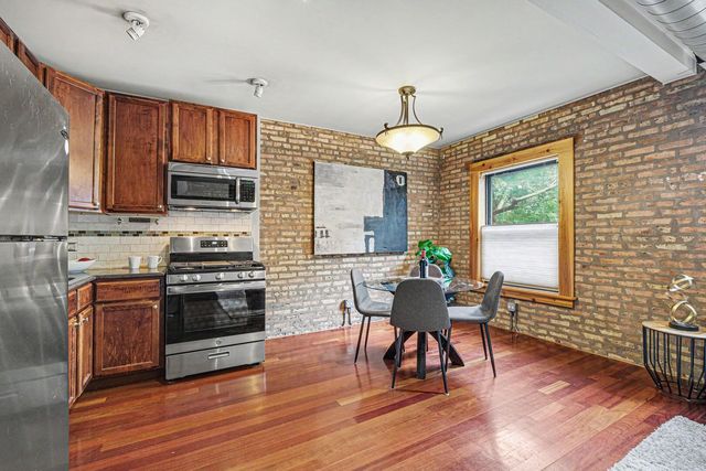 1249 W Roscoe Street 1, Chicago, IL 60657