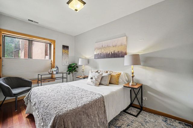 1249 W Roscoe Street 1, Chicago, IL 60657