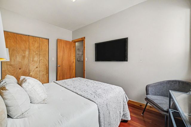 1249 W Roscoe Street 1, Chicago, IL 60657