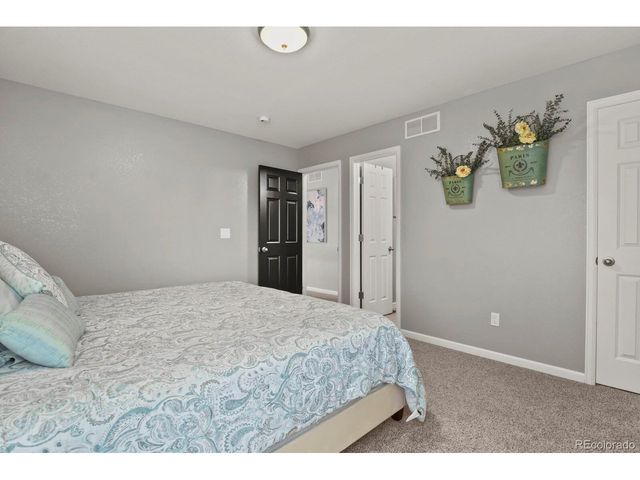 8739 Triple Crown Dr, Longmont, CO 80504