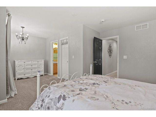 8739 Triple Crown Dr, Longmont, CO 80504