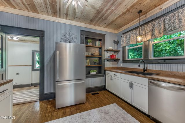 1208 Bluff City Highway, Bristol, TN 37620
