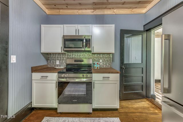 1208 Bluff City Highway, Bristol, TN 37620