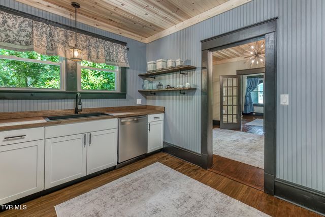 1208 Bluff City Highway, Bristol, TN 37620