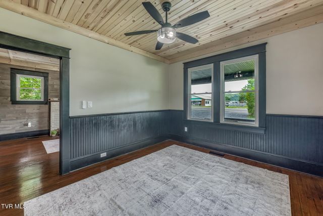 1208 Bluff City Highway, Bristol, TN 37620