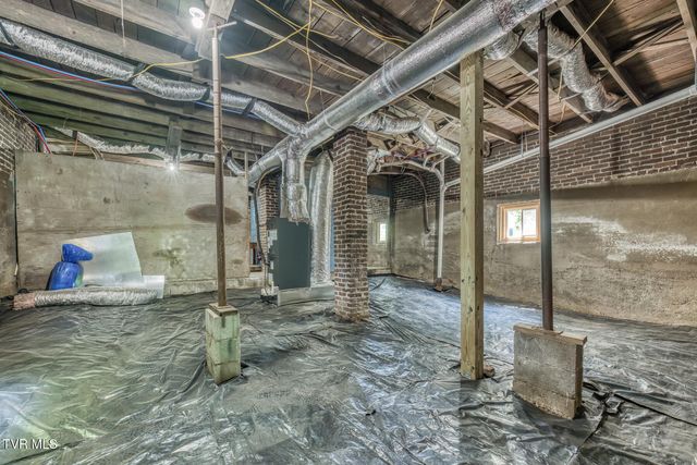 1208 Bluff City Highway, Bristol, TN 37620