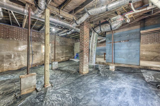 1208 Bluff City Highway, Bristol, TN 37620