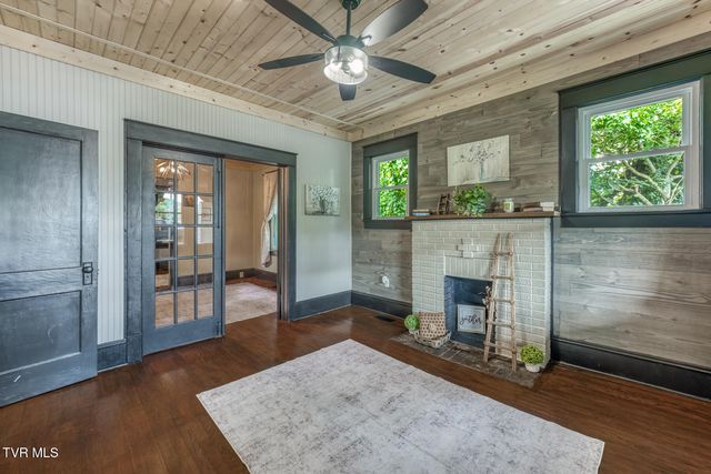 1208 Bluff City Highway, Bristol, TN 37620