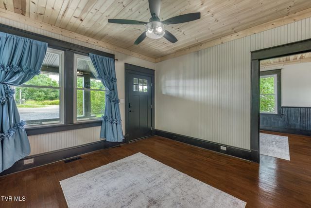 1208 Bluff City Highway, Bristol, TN 37620