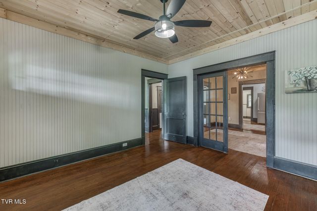 1208 Bluff City Highway, Bristol, TN 37620