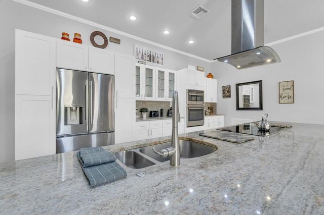 215 Citrus Trail, Boynton Beach, FL 33436