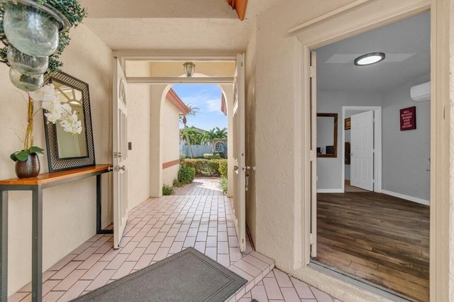 215 Citrus Trail, Boynton Beach, FL 33436