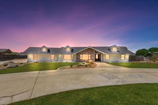 1023 N Euclid Ave, Dinuba, CA 93618