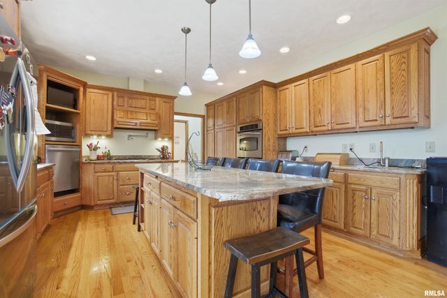 1714 OAK Ridge, Washington, IL 61571