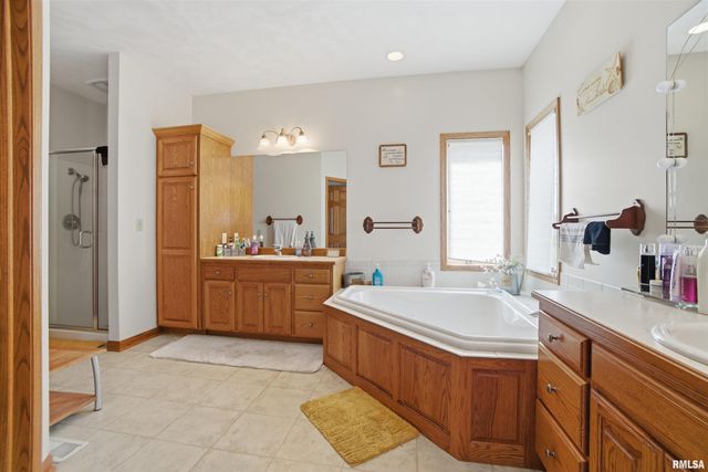 1714 OAK Ridge, Washington, IL 61571