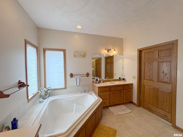 1714 OAK Ridge, Washington, IL 61571