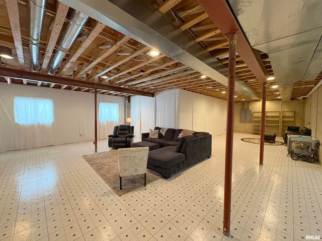 1714 OAK Ridge, Washington, IL 61571