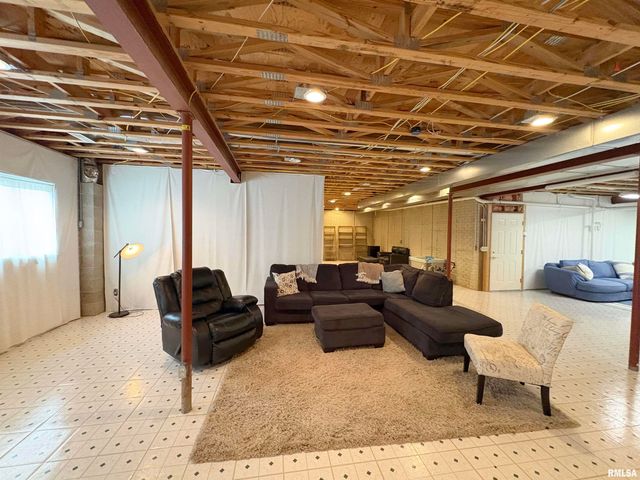 1714 OAK Ridge, Washington, IL 61571