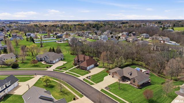 1714 OAK Ridge, Washington, IL 61571