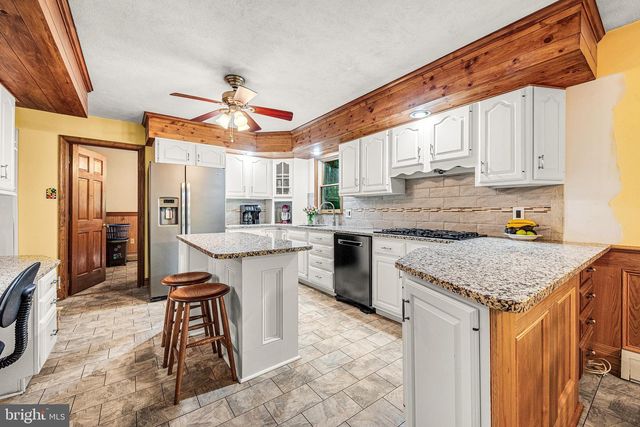 1450 CORNERSTONE DR, Pottstown, PA 19465