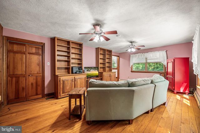 1450 CORNERSTONE DR, Pottstown, PA 19465