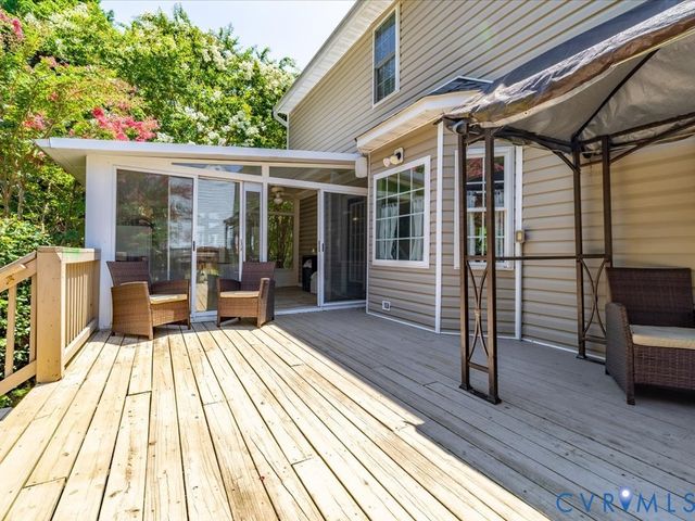 14201 Lyndhurst Dr, Chester, VA 23831