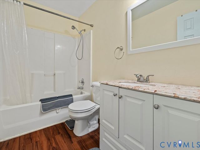 14201 Lyndhurst Dr, Chester, VA 23831