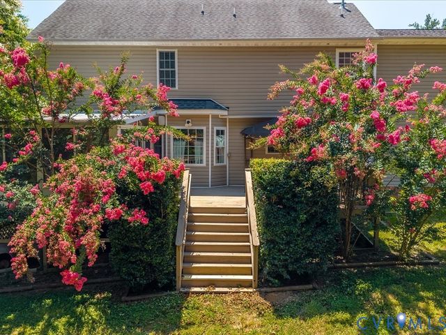 14201 Lyndhurst Dr, Chester, VA 23831