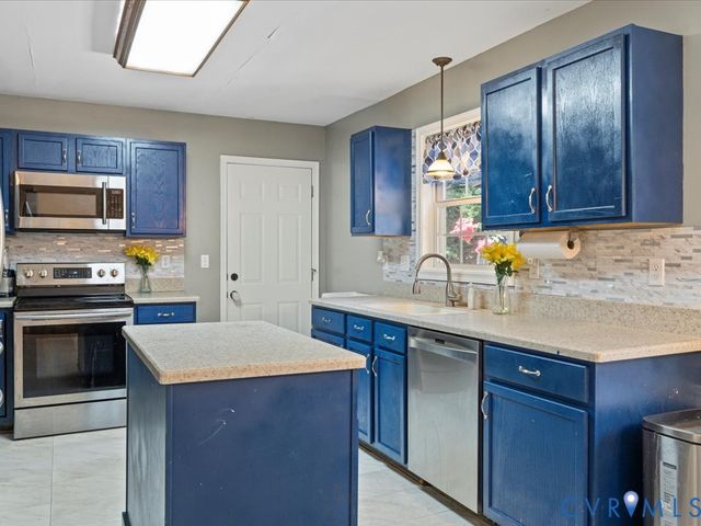 14201 Lyndhurst Dr, Chester, VA 23831