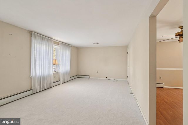 833 VALLEY RD, Warminster, PA 18974