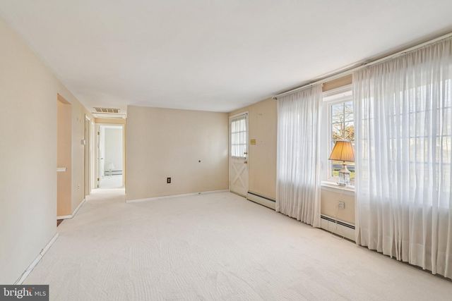 833 VALLEY RD, Warminster, PA 18974