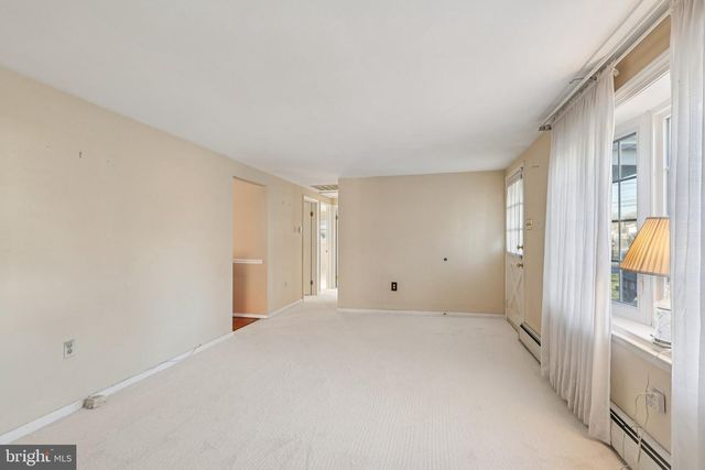 833 VALLEY RD, Warminster, PA 18974